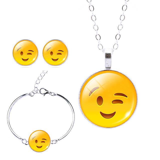 LIEBE ENGEL 2017 Women Emoji Stud Earrings & Moon Pendant Choker Necklace & Charm Cuff Bracelet Bangle Emoji Jewelry Sets Glass